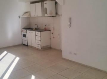 PH · 30m² · 1 Ambiente · 1 Cochera · Alquiler PH de 2 Ambientes con Patio y Espacio de Cochera. Magallanes y Gianelli
