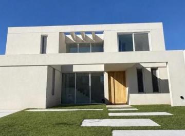Casa · 263m² · 6 Ambientes · 2 Cocheras · Casa en Venta en Santa Ana Al Agua