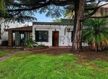 Casa · 105m² · 2 Ambientes · 1 Cochera · Venta de Casa 2 Ambientes con Galería y Parque con Parrila, Villa Buide, Pilar