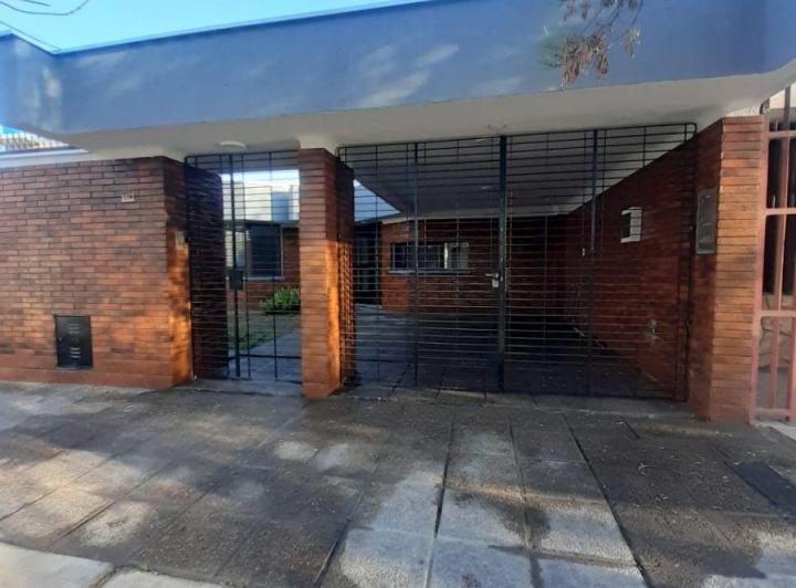 Casa · 180m² · 8 Ambientes · 1 Cochera