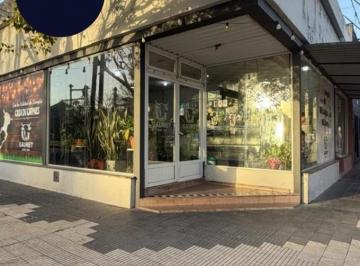 Local comercial · 141m² · Propiedad Comercial con Renta Activa - General Paz y Magnasco