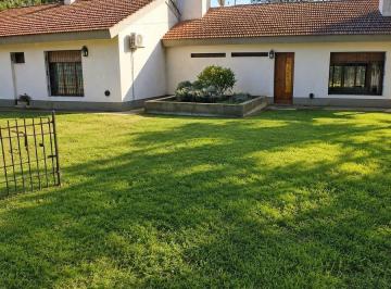Quinta vacacional · 1875m² · 7 Ambientes · 1 Cochera · Quinta en Mercedes