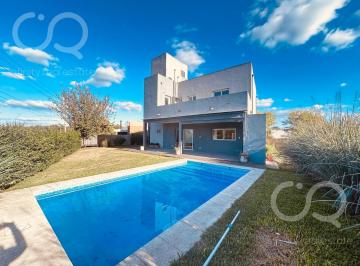 Casa · 160m² · 6 Ambientes · 2 Cocheras · Venta / Permuta - Excelente Casa Pilar del Este Barrio San Alfonso Sobre Lote de 500 m²