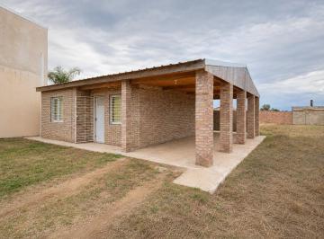 Casa · 82m² · 4 Ambientes · 1 Cochera · Casa + Pileta en Av 13 de Caballería 545