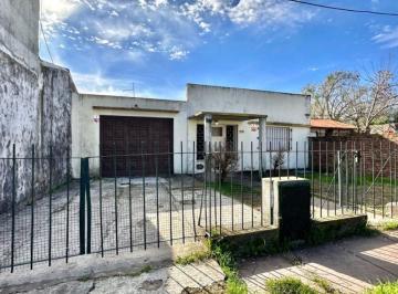 Casa · 70m² · 4 Ambientes · 1 Cochera · Casa en Venta Ringuelet - 2 Dorm.