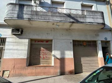 Casa de 5 ambientes, Barracas · Propiedad en Venta en Block. Pb Local, Deposito y Garage. Primer Piso 2 Dptos. Ideal 2 Familias