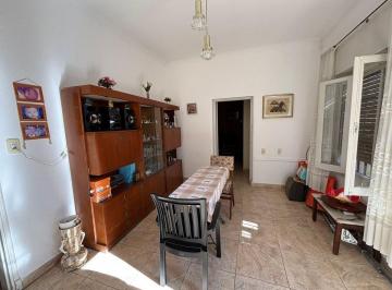 Casa · 114m² · 4 Ambientes · 1 Cochera · Interno Unico con Cochera Sobre Av