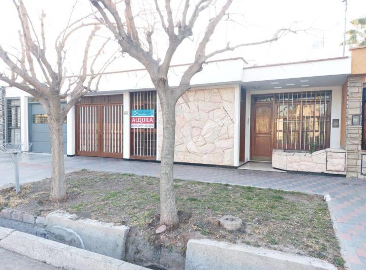 Casa · 150m² · 4 Ambientes · 1 Cochera
