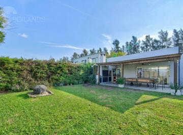 Casa · 137m² · 4 Ambientes · 4 Cocheras · Venta Casa 4 Ambientes Jardín Pileta Barrio La Comarca Pacheco