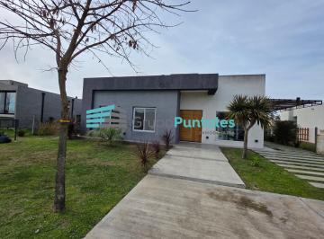Casa · 123m² · Casa en Una Planta en Barrio San Felipe Canning con Piscina