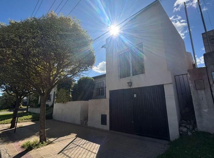 Casa · 110m² · 3 Ambientes · 1 Cochera