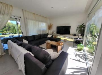 Casa · 210m² · 7 Ambientes · Casa en Alquiler en Castaños, Nordelta, Tigre
