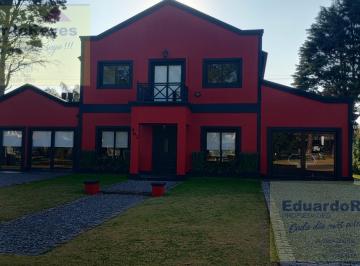 Casa · 250m² · 4 Ambientes · 4 Cocheras · Casa en Venta en Country Club El Paraíso