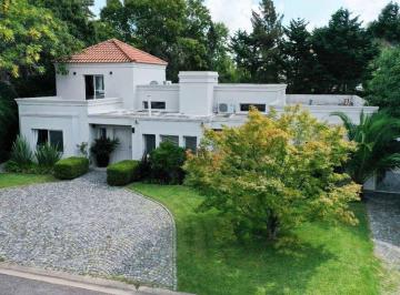 Casa · 246m² · 5 Ambientes · 3 Cocheras · Venta Casa con Jardin y Pileta en Rincon del Arca