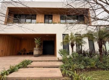 Casa · 543m² · 5 Ambientes · 4 Cocheras · Casa en Venta en El Yacht, Nordelta, Tigre