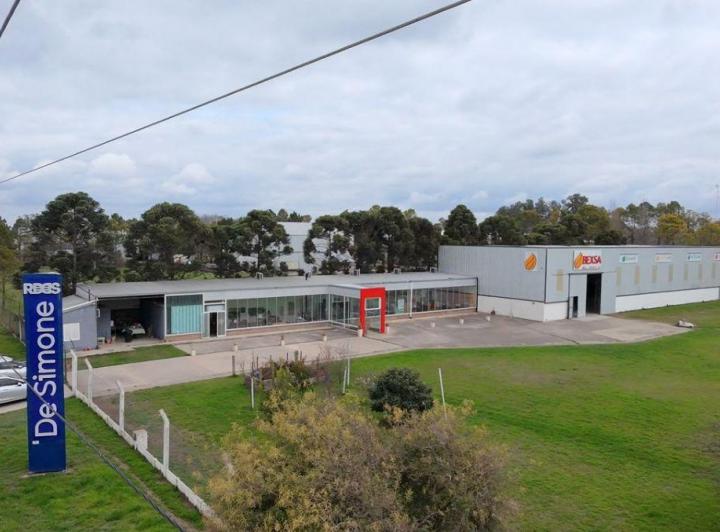 Bodega-Galpón · 1025m² · 5 Ambientes · 10 Cocheras