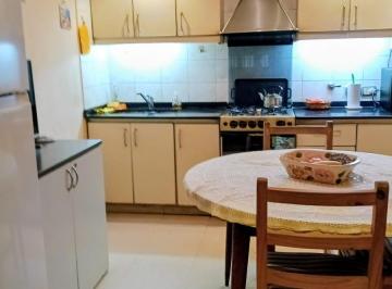 Casa · 140m² · 4 Ambientes · 1 Cochera · Casa en Lanús Oeste