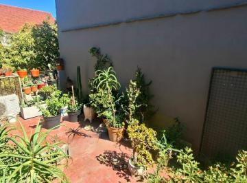 PH · 93m² · 4 Ambientes · 1 Cochera · Venta PH Frente - Entrada Independiente - Cochera Cubierta - Terraza - Quincho - Parrilla - 2 Plantas!