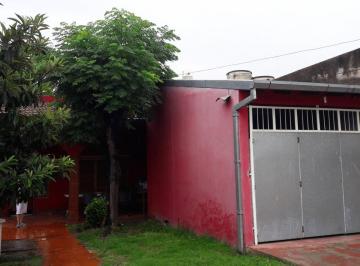 Casa de 3 ambientes, Lomas de Zamora · Casa con Cochera/garage, Jardín y Galería Disponible en Lomas de Zamora