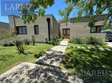 Casa · 113m² · 4 Ambientes · 2 Cocheras · Casa en Santa Emilia, Pilar del Este