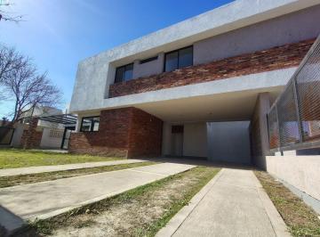 Casa · 155m² · 2 Ambientes · 2 Cocheras · ¡Venta! Dúplex en Granja de Funes - 2 Dorm. ¡A Estrenar!