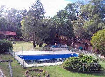 Casa · 500m² · 6 Ambientes · 6 Cocheras · Casa Sobre Lote de 2500 m². 480 m² Construidos. Excelente Entorno y Acceso. Todos Los Servicios.