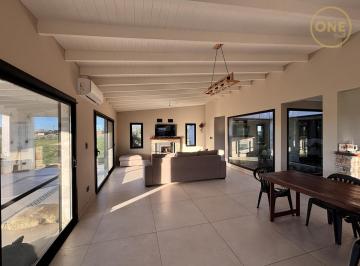 Casa · 140m² · 4 Ambientes · 2 Cocheras · Casa en San Miguel del Monte