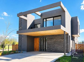 Casa · 234m² · 4 Ambientes · 2 Cocheras · Casa Venta Santa Sofía a Estrenar Pileta