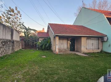 Casa · 100m² · 4 Ambientes · 4 Cocheras · Casa de 4 Ambientes en Venta en Banfield Oeste