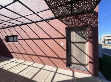 Casa · 86m² · 4 Ambientes · 3 Cocheras · Casa en Docta Av 2