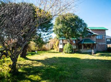 Casa · 1200m² · 5 Ambientes · 3 Cocheras · Casa Amplia en Alquiler Permanente