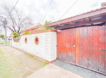 Casa · 142m² · 6 Ambientes · 1 Cochera · Alquiler - Casa de 2 Dorm. con Cochera - Fisherton, Rosario.