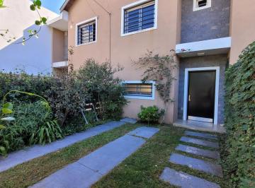 Casa · 70m² · 3 Ambientes · 1 Cochera · Casa/duplex Alquiler City Bell 2 Dorm. - City Bell Entre Caminos Servicios
