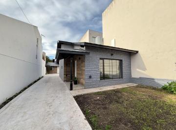 Casa · 81m² · 3 Ambientes · 1 Cochera · Casa en Parque Luro