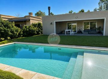 Quinta vacacional · 120m² · 4 Ambientes · 1 Cochera · Casa Quinta en Alquiler en Santo Tomas, Derqui, Pilar