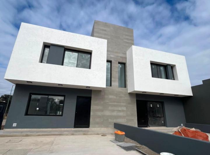 Casa · 170m² · 5 Ambientes · 2 Cocheras