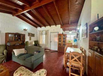 Casa · 69m² · 3 Ambientes · 1 Cochera · Casa 3 Ambientes en Venta en Burzaco con Pileta
