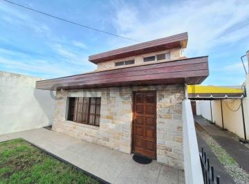 Casa · 196m² · 5 Ambientes · 2 Cocheras · Casa 5 Ambientes en Zona Malvinas Argentinas, Mar del Plata