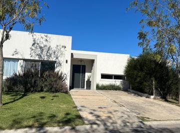 Casa · 207m² · 4 Ambientes · Casa en Venta en Barrio Privado San Ramon, Pilar del Este Al 1000