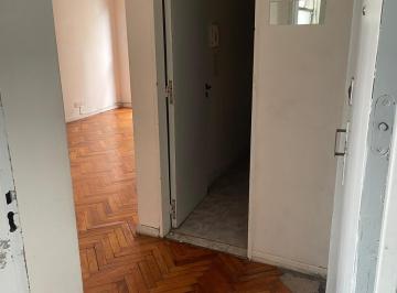 Departamento de 3 ambientes, Almagro · 3 Ambientes Al Frente C/balcon - 2° Piso X Escalera