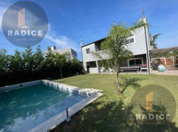 Casa · 412m² · 5 Ambientes · 1 Cochera · Venta - Casa 412 m² - 4 Dorm - Barrio Lago Azul - C/ Pileta, Cochera, Patio y Amenities Premium