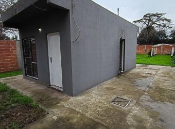 Casa de 1 ambiente, Florencio Varela · Casa Monoambiente en Alquiler en Florencio Varela - Gran Patio y Entrada de Auto