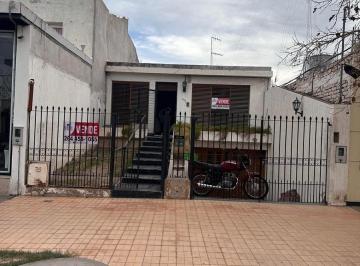 Casa · 180m² · 6 Ambientes · 2 Cocheras · Casa en Capital