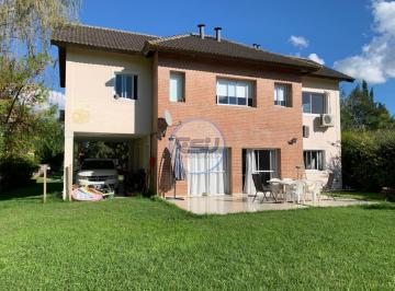 Casa · 200m² · 4 Ambientes · 1 Cochera · Casa en San Vicente