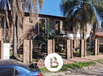 Casa · 250m² · 6 Dormitorios · 5 Cocheras · La Mejor Renta del Barrio! - Casa Dividida en 3 Departamentos - Oportunidad!