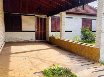 Casa · 300m² · 7 Ambientes · 1 Cochera · Casa en Alquiler