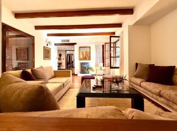 Casa · 270m² · 7 Ambientes · 1 Cochera · Casa en Cerro de Las Rosas