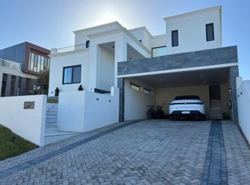 Frente · Moderna Casa en La Reserva Cardales