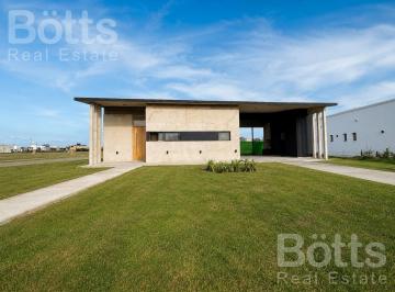 Casa · 200m² · 4 Ambientes · 4 Cocheras · Casa en Alquiler a Estrenar en Los Juncos