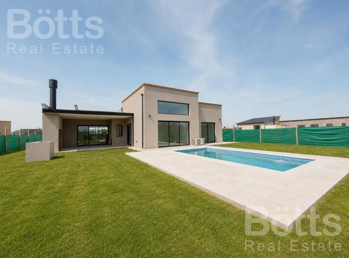Casa · 120m² · 4 Ambientes · 4 Cocheras